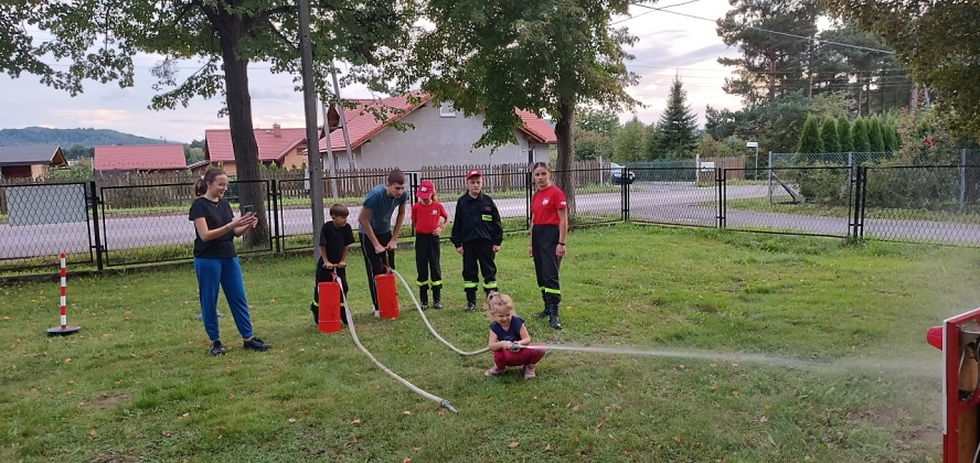 Zabawa na świeżym powietrzu w Kozakowicach